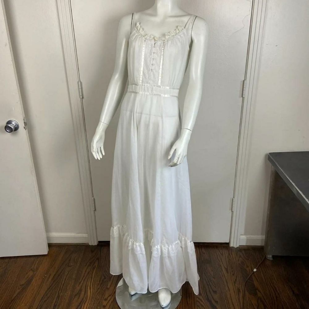 Vintage lace gauze buttoned sleeveless wedding summer dress